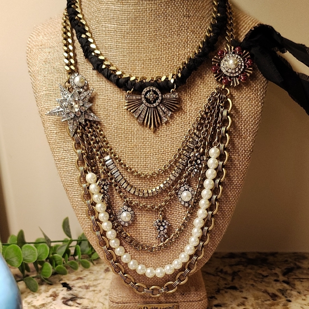 Chloe + Isabel Souviens Statement Necklace Set